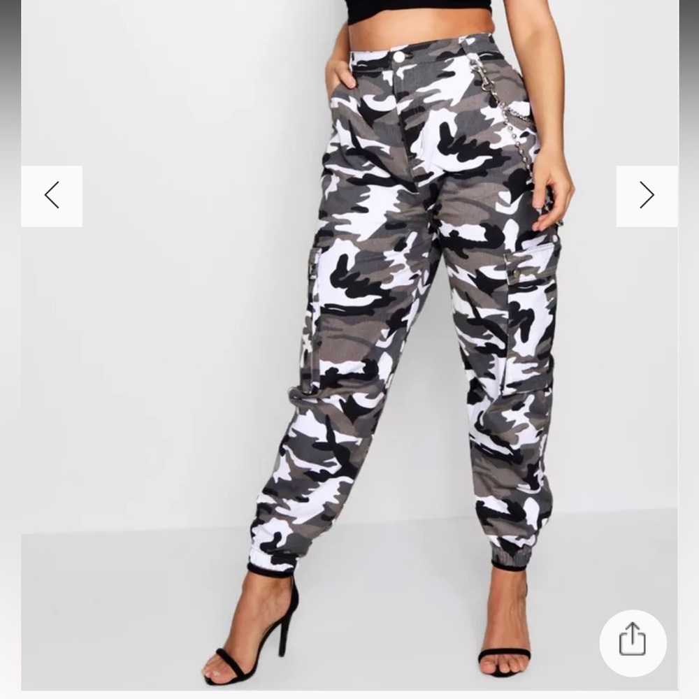 Plus size Camo Cargo Jeans